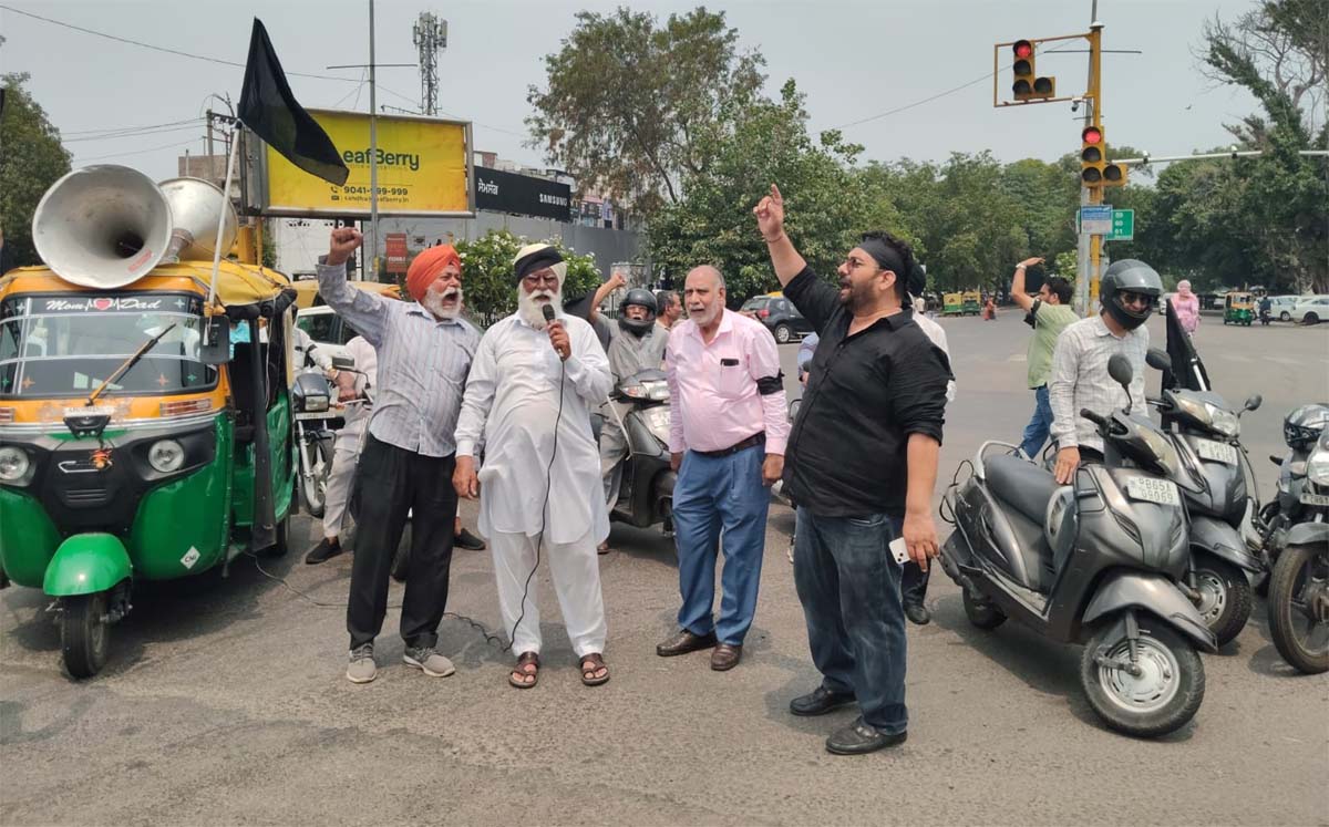 Sector 76-80 Anti-Enhancement Struggle Committee holds protest march.